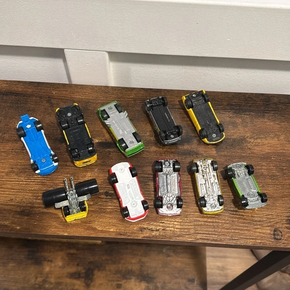 Bundle of 10 Hotwheels / unbranded From year early 2000's
